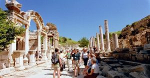 Turizm Sektöründe Gezi Rehberliği ve Turist Deneyimi