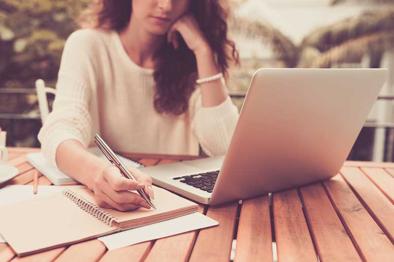 Read more about the article Tez Yazımında Veri Analizinde Etkili Yöntemler